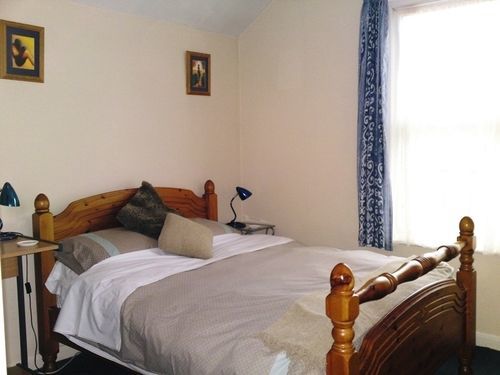イーストリー Crestwell House Bed & Breakfast エクステリア 写真