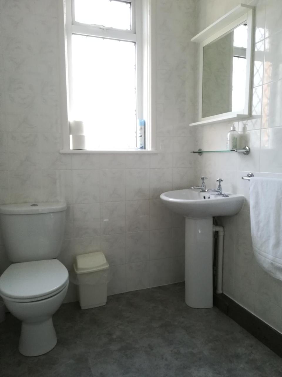 イーストリー Crestwell House Bed & Breakfast エクステリア 写真