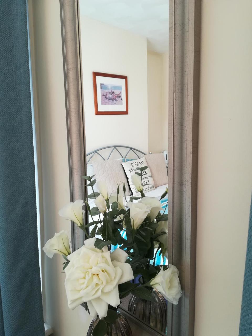 イーストリー Crestwell House Bed & Breakfast エクステリア 写真