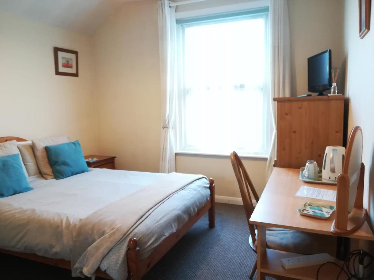 イーストリー Crestwell House Bed & Breakfast エクステリア 写真